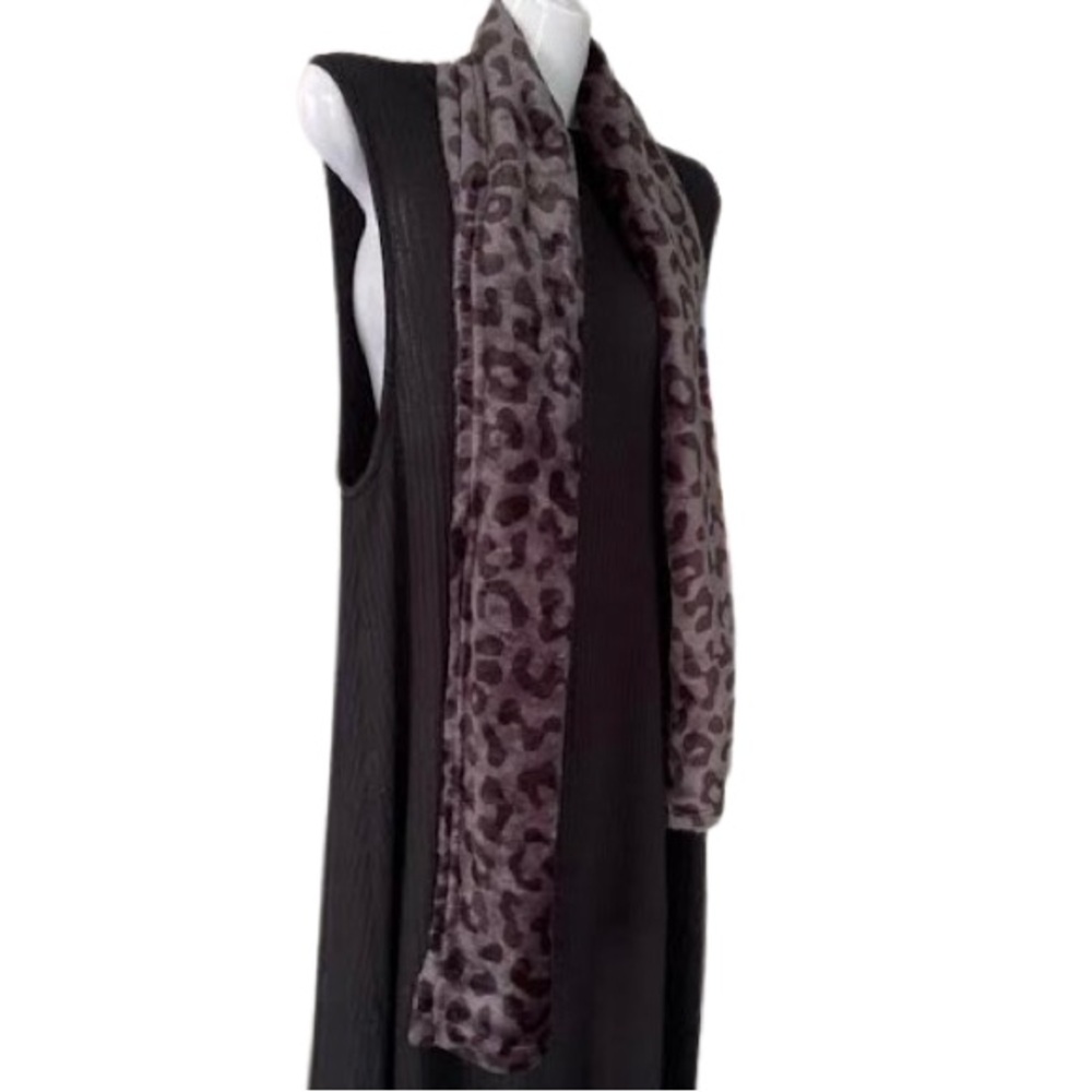 Leopard Scarf The Walking Co. - Picture 8 of 12